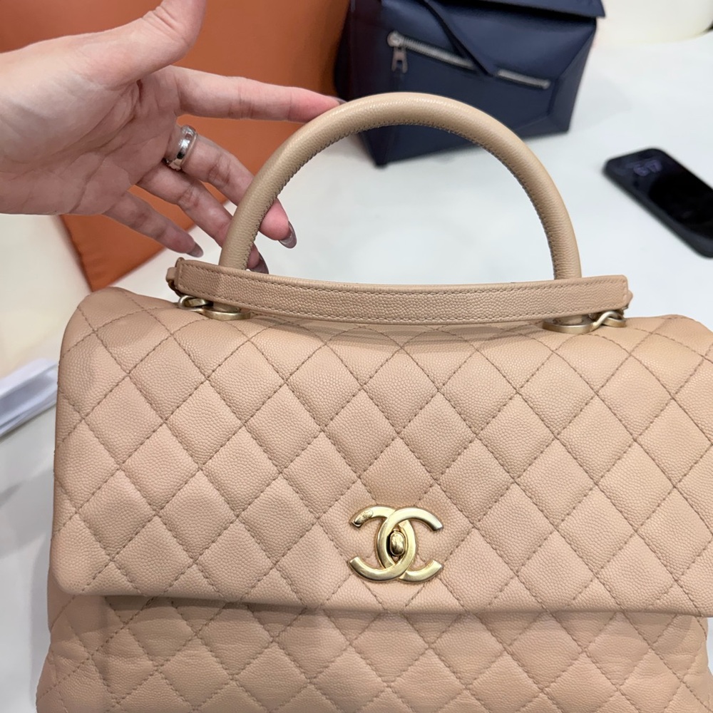 CHANEL Tan Quilted Shoulder Bag 7.1" x 11.4" x 4.7" measure - Picture 3 of 16